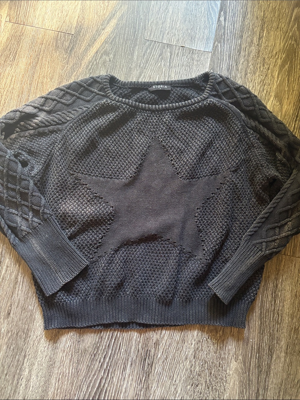 Storia Black Star Crewneck Sweater